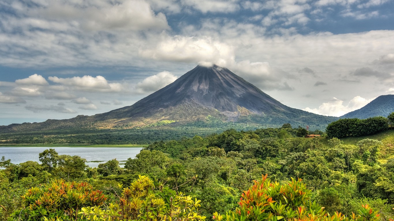 visit volcano costa rica bucket list